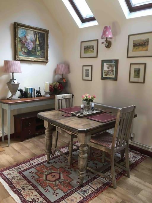 Milton Abbas The Grooms Loft Self Contained Apartment מראה חיצוני תמונה