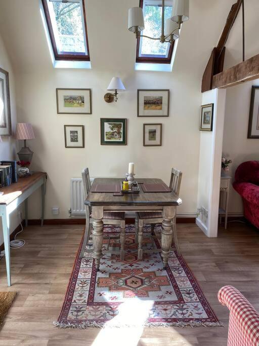 Milton Abbas The Grooms Loft Self Contained Apartment מראה חיצוני תמונה