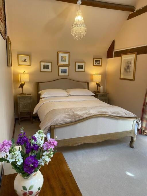 Milton Abbas The Grooms Loft Self Contained Apartment מראה חיצוני תמונה